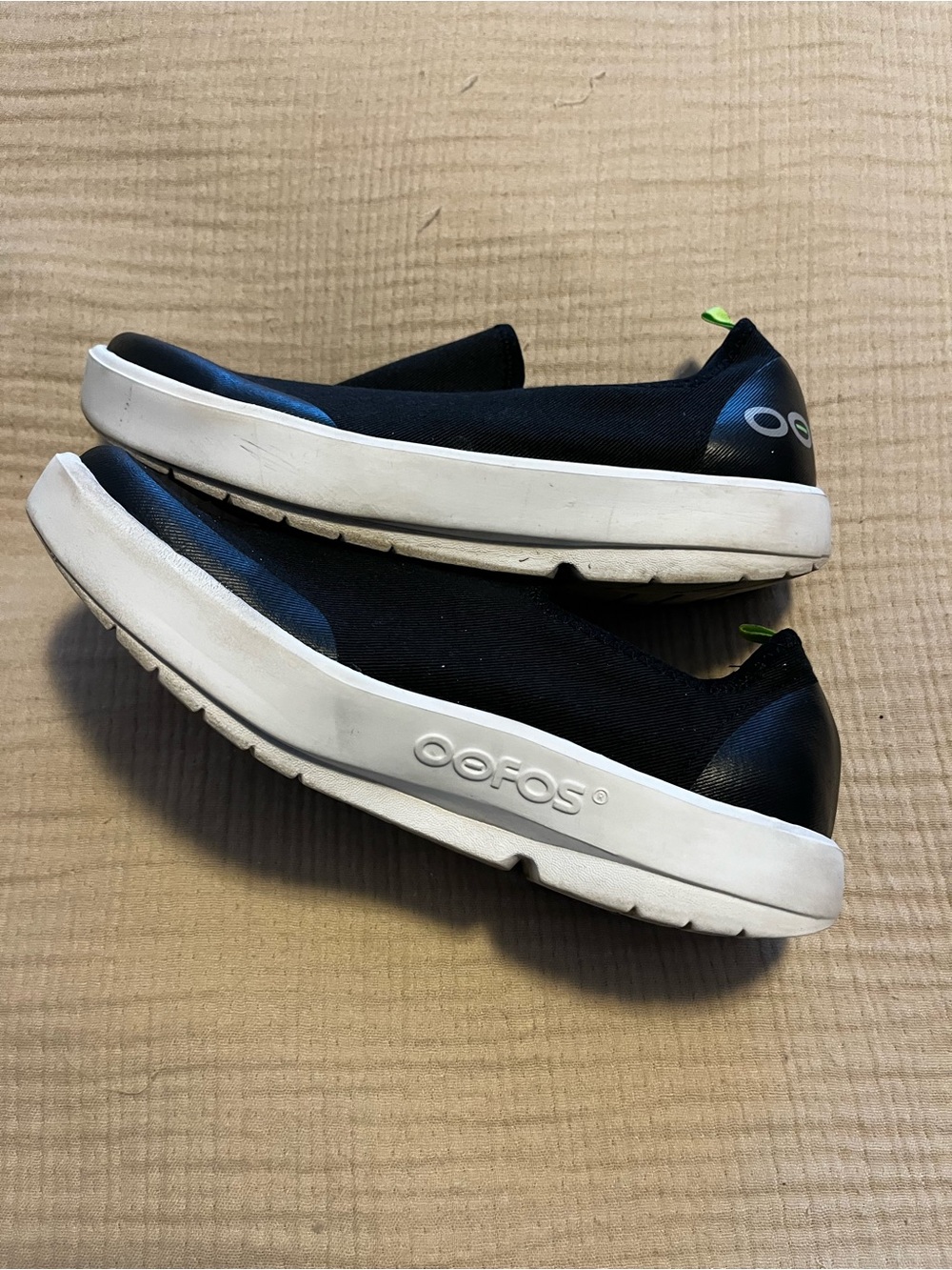 OOFOS OOmg EeZee Low Recovery Shoes - 7.5 - Picture 3 of 8